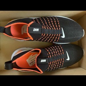 Nikes orange, black and white no laces